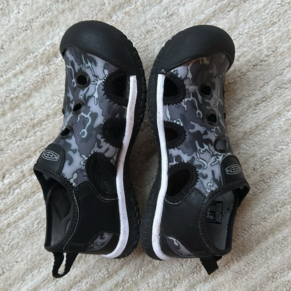 KEEN Stingray Water Shoes for Kids Black Camo Size 12 - Picture 6 of 16